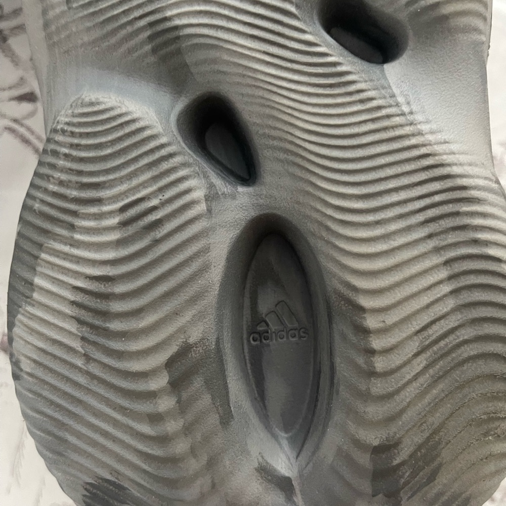 ADIDAS YEEZY FOAM RNR - Picture 3 of 8